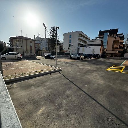 Appartamento Con Posto Auto Privato A Marina Centro Mare Rimini Exterior photo